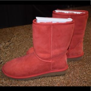 Coral colored short Uggs